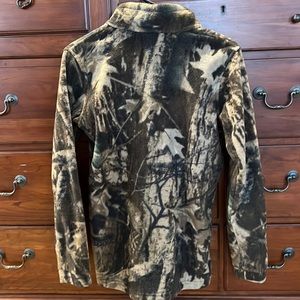 Boys youth large Columbia camp fleece.  Very good condition. Worn very little.